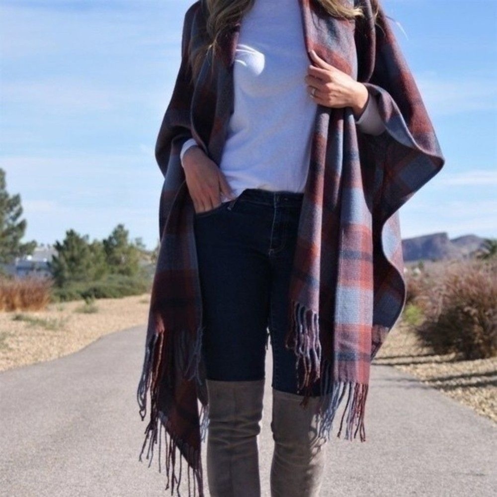 NEW Soft Surrounds Checkmate Poncho Blue Rust Plaid Fringed Wrap One Size - Picture 4 of 11